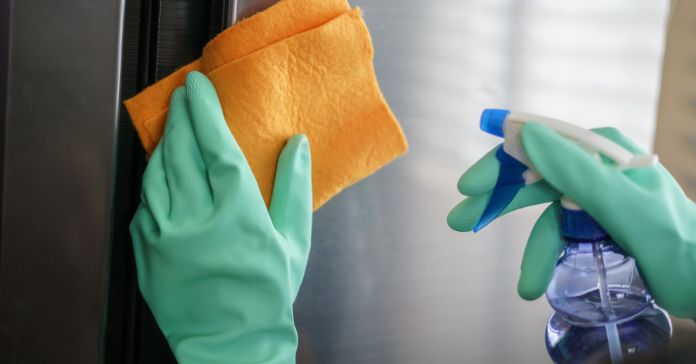 4 Advantages of Metal Cleaning Chemicals in Manufacturing
